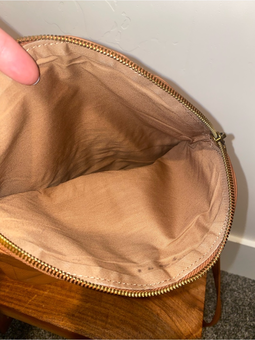 HOBO Fern Messenger Crossbody Bag - Picture 4 of 9